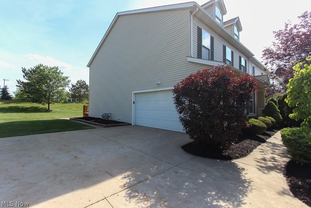 Medina Gardens On Lake - Residential