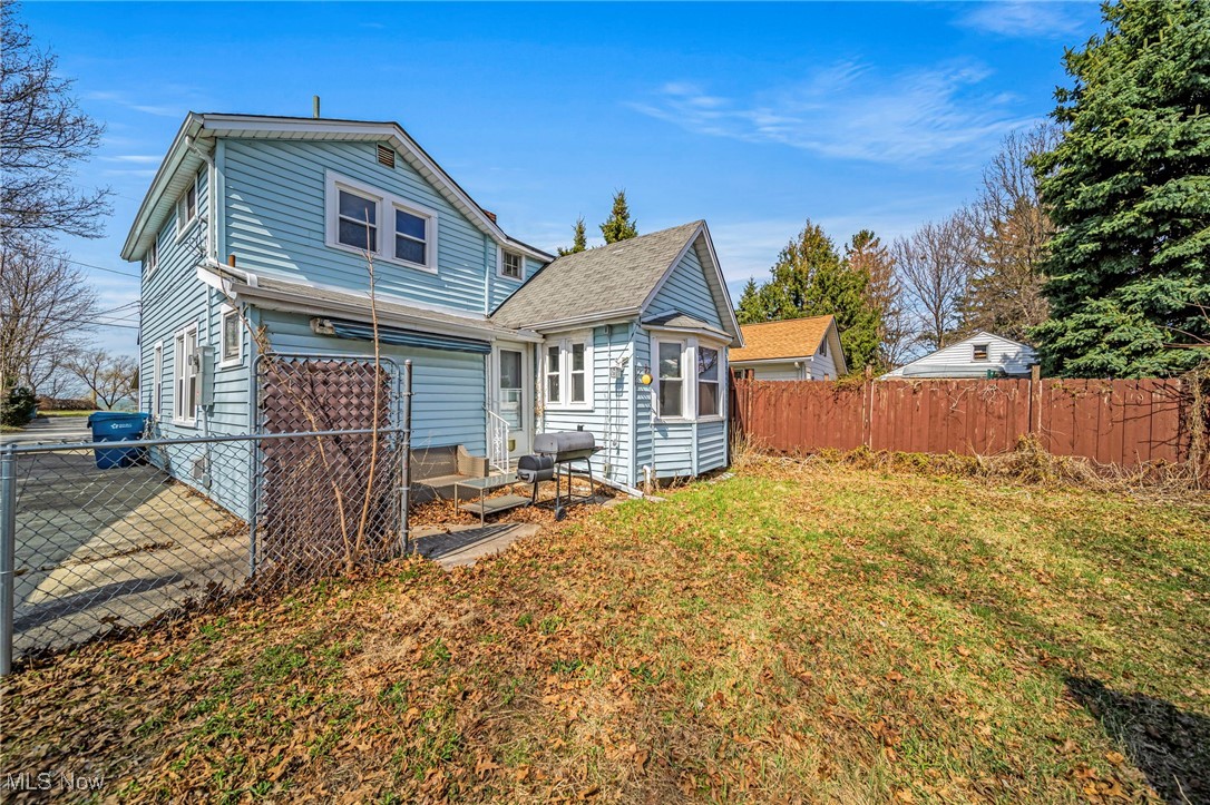 1035 Beachview Road, Willoughby, Ohio image 28