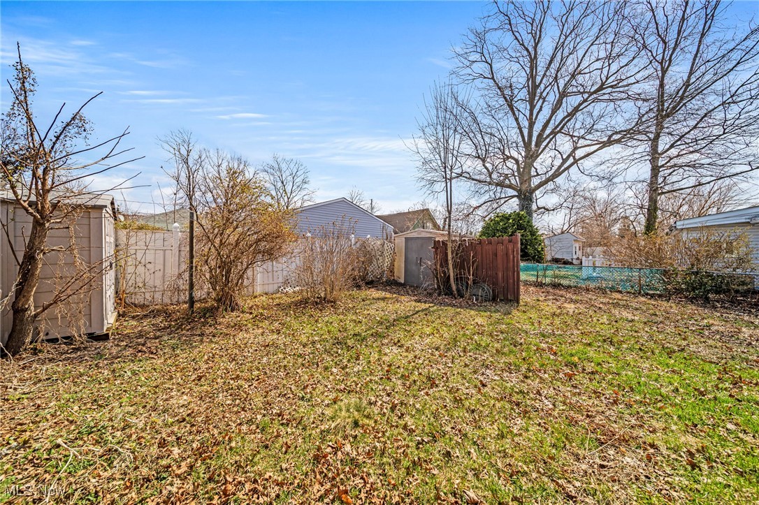 1035 Beachview Road, Willoughby, Ohio image 32