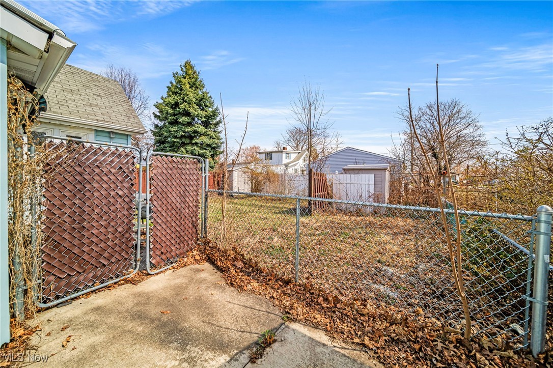 1035 Beachview Road, Willoughby, Ohio image 33