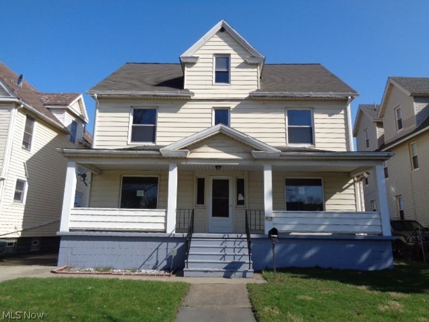 Large colonial with 4 bedrooms, 1.0 bathrooms.  Beautiful woodwork and built-ins!  Possible 5th bedroom on third floor!  Owner Occupant bidding period through 4/30/15.  Not open to investors until 5/6/15.    Case # 412-494700. HUD Owned Property - sold AS-IS, ask your agent how to submit offer. Great Value! Buyer is responsible for due diligence + inquiry of all property information/condition. Buyer is responsible for cost/completion of any/all inspections and is to assume any/all violations.