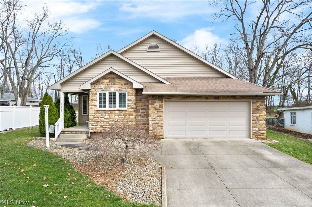 Photo of 2813 N Bender Avenue, Akron, OH 44319 (MLS # 5192503)