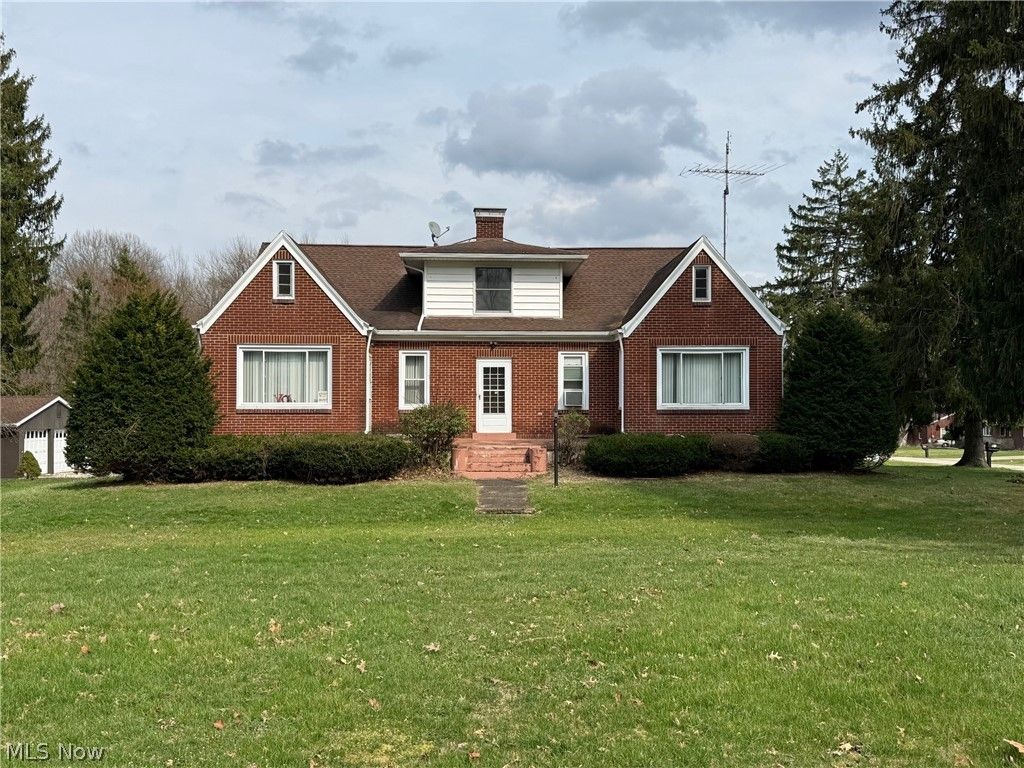 Photo of 814 North Road NE, Warren, OH 44483 (MLS # 5196782)