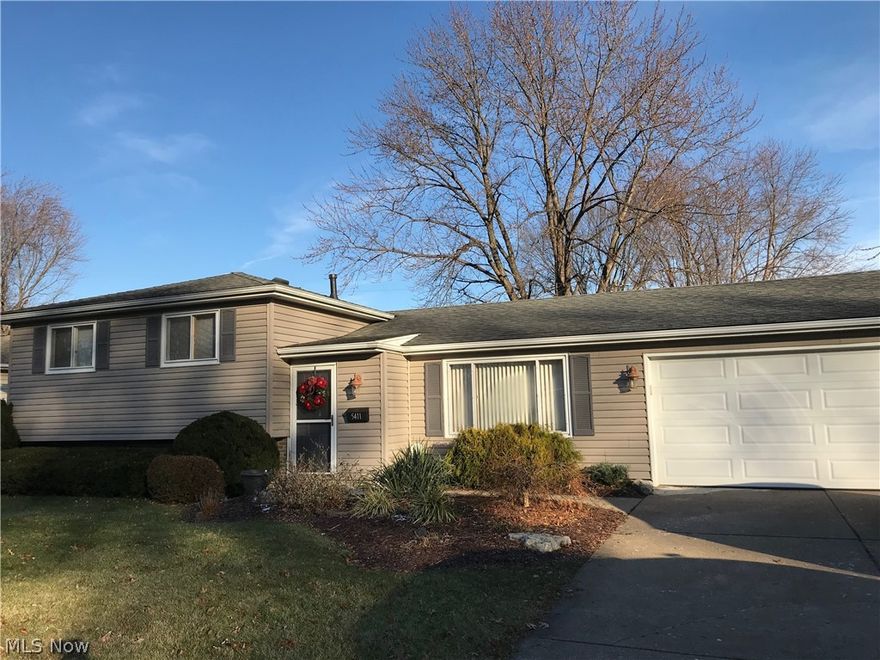 No More Looking!! This 3 bedroom split is absolutely "move in ready". Every room needs nothing but your belongings. Clean, very well maintained home with eat in kitchen, kitchen appliances stay, furnace and A/C four years old and fenced back yard. Amherst schools and five minutes to I-90.