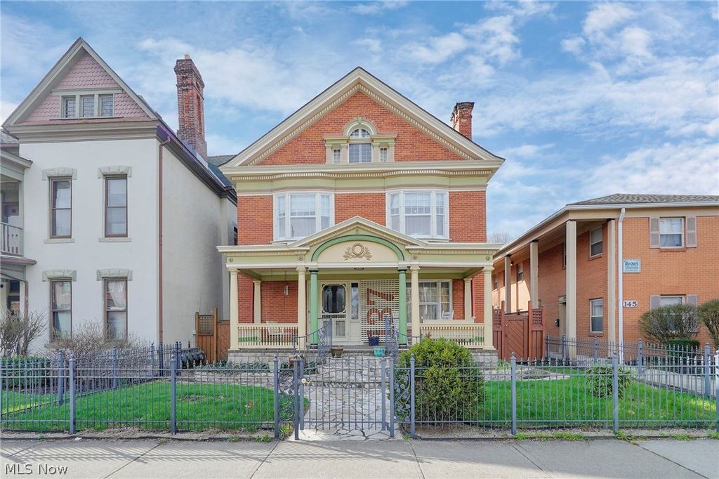 Photo of 137 King Avenue, Columbus, OH 43201 (MLS # 5195075)