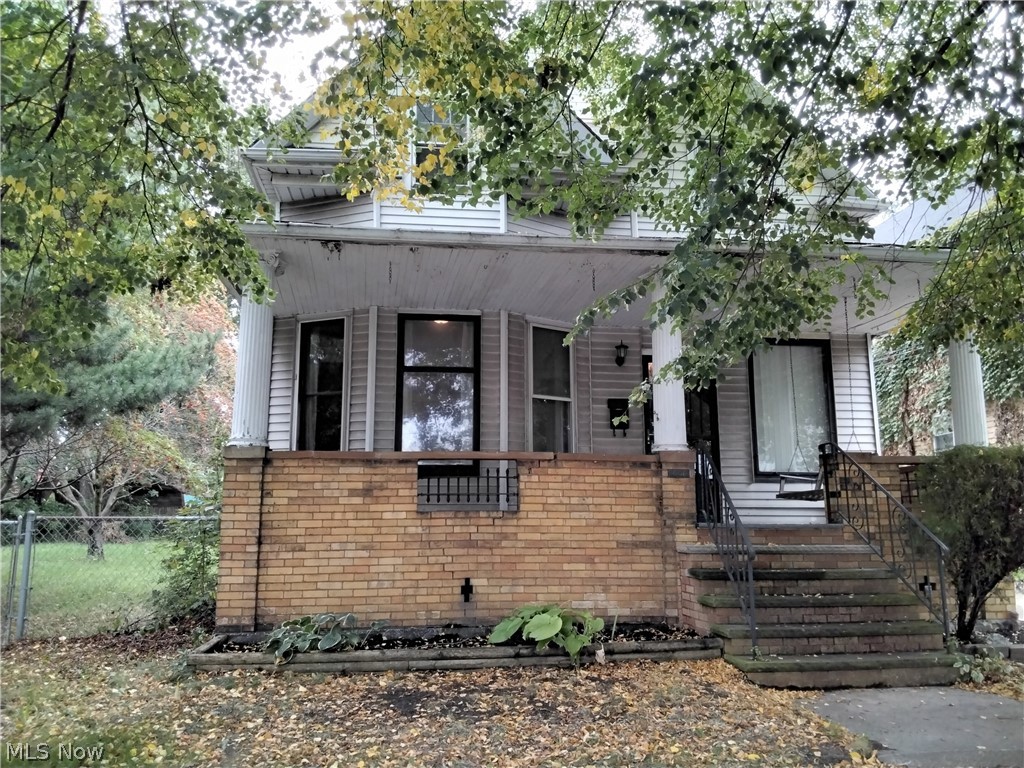 Traditional colonial 3/4 bedrooms, all natural wood grain, Greatroom, Formal Dinning, Eat-in kitchen, study, first floor extra room, second floor master bedroom, full basement, 2 car garage, double lot fenced in. Ideal for family functions.