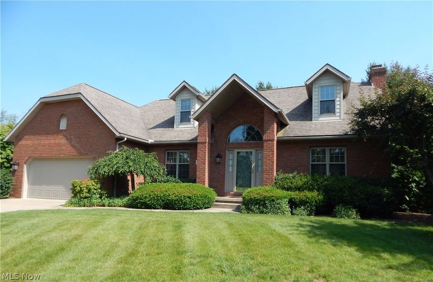 Free standing Villa style home in Auburn Knolls, (a private gated community).  Quality is evident throughout.  Spacious kitchen w/ cherry cabinets and breakfast bar, luxurious 1st fl. Master Suite + laundry, huge great room w/ fireplace. Nice open, light and bright floor plan and freshly painted walls.  Great location close to town, I-77, and Belden Village.