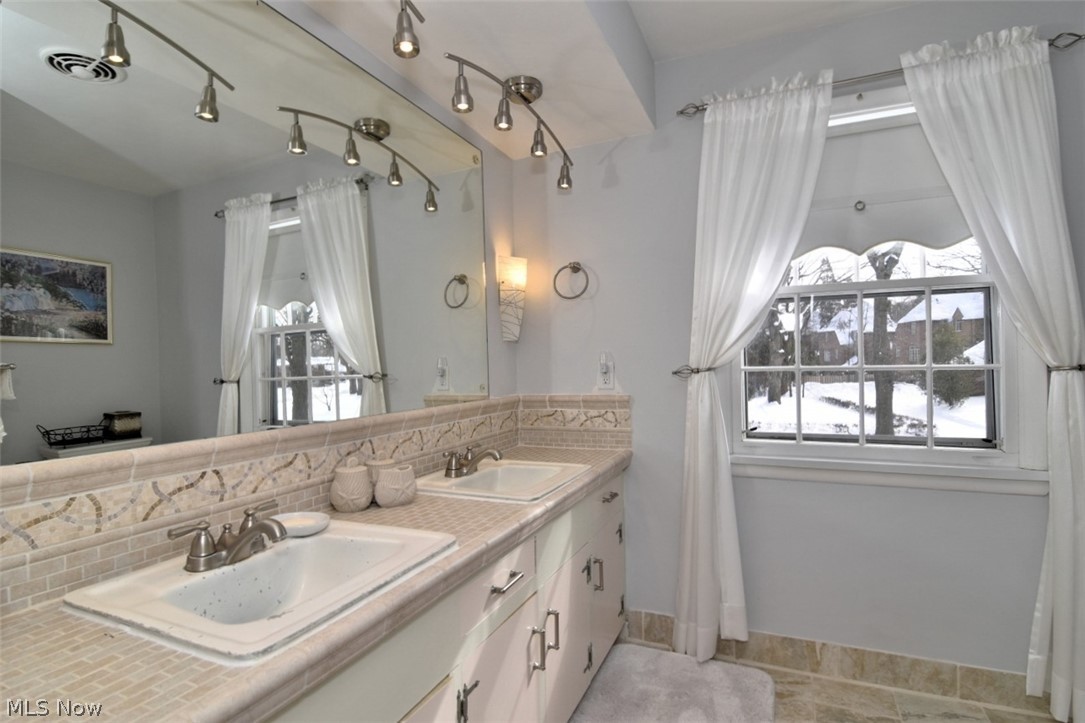 Forest Hill 10 - Residential