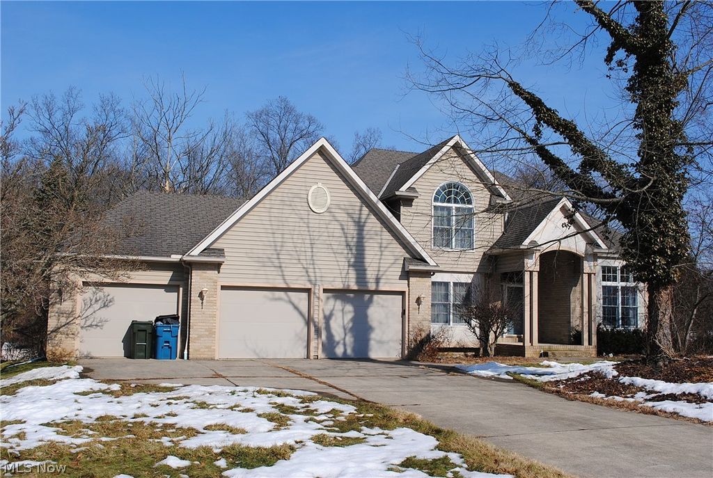 Photo of 705 Willow Creek Drive, Amherst, OH 44001 (MLS # 5186667)