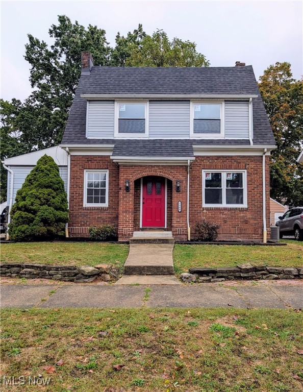 Charming and move-in ready, this Goodyear Heights home blends character with modern updates. Recent improvements include home roof (2025), garage roof (2025), windows (2025), sliding glass doors (2025), interior paint (2025), flooring and carpet (2025), fixtures (2025), and hot water tank (2025), along with an AC unit (2021).
Inside, enjoy fresh finishes throughout, including a spacious living area and a bright kitchen with stainless steel appliances. The vaulted wood-paneled bonus room offers warmth and versatility, perfect for relaxing or entertaining.
Outside, curb appeal shines with a classic brick façade and bold red entry, plus a detached garage with new roof (2025). Conveniently located near parks, schools, shopping, and highway access, this home combines updates, style, and location—ready for its next owner!