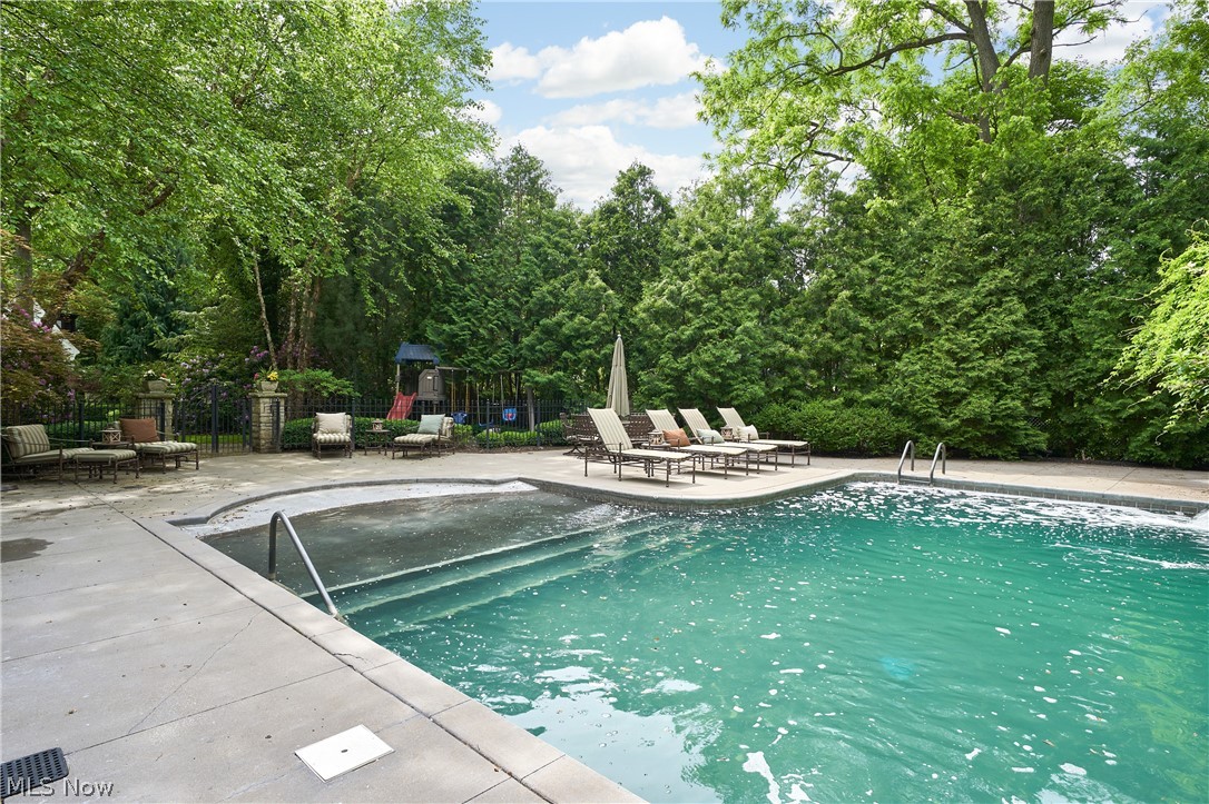 69 E Fairlawn Boulevard