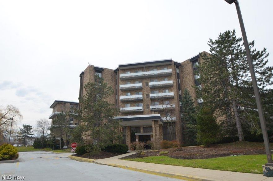 This condo is a 2 bedroom 2.5 bath located on the back side of the 2202 building floor 6.  Plenty of natural light from sliding glass doors leading out to  balcony with panoramic views of a park and city. Bright kitchen with all the appliances.  Enjoy your additional living space in your family room/den with built-ins galore.  Large Master bedroom with full bathroom, walk-in closet and 2nd closet. Second bedroom has walk-in closet as well. Storage room & 2nd storage unit in basement. Amenities include gated entrance, outdoor pool, tennis courts, fitness center, 24 hour security staff, & more. Monthly maintenance fees covers most of amenities. This is located close to park, highway, and local shopping.