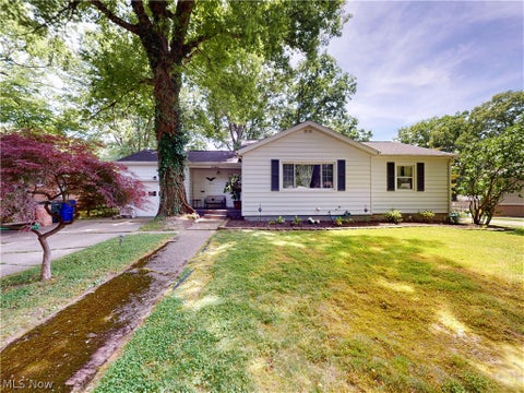 Homes For Sale - 1051 Crown Avenue<br/> Ravenna, OH 44266