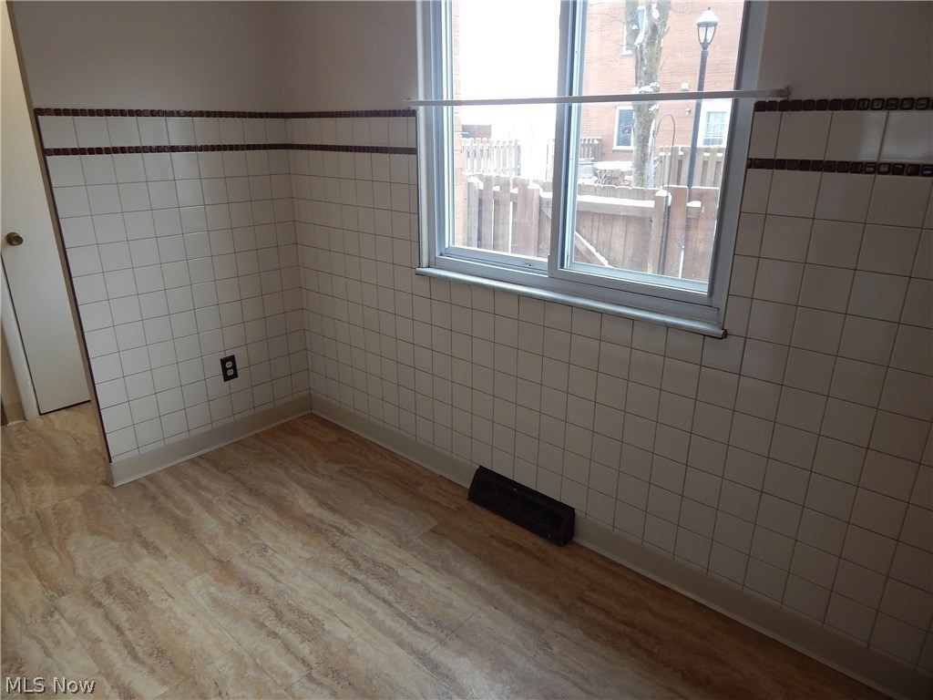 Warren Pkwy Condo - Residential Lease