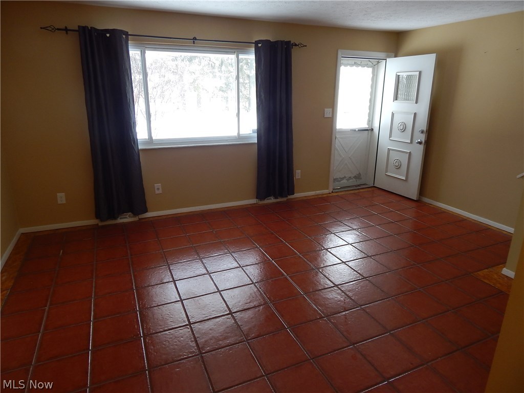 Warren Pkwy Condo - Residential Lease