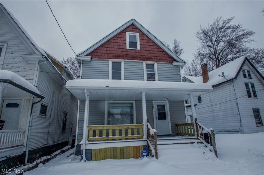 Newly renovated home close to downtown and walking distance to Metro Parks and shopping. Includes new ceramic kitchen floors, hardwood through-out, and brand new stainless steal kitchen appliances. Hurry won't last long!