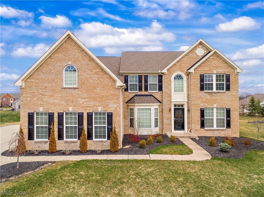 Beautiful home located on a cul-de-sac lot conveniently close to parks, shopping and entertainment. Enter to a wonderful open foyer
showcasing a French door office and formal living room. Down the hall is the very large kitchen with morning room featuring maple
cabinetry, an oversized island and stainless appliances. Through the kitchen is a wonderful formal dining area great for entertaining.
Finishing the main floor is an additional family room with wonderful views of the spring pond and a second staircase. Upstairs you will
find a spectacular master with separate sitting room and glamour bath. To top off the second story is three more large bedrooms and
two additional full baths. The finished lower level has two rec room areas and an additional full bath. A new deck was recently installed
and home was freshly painted throughout. A three car garage tops off this amazing home. A Cinch home warranty is offered!