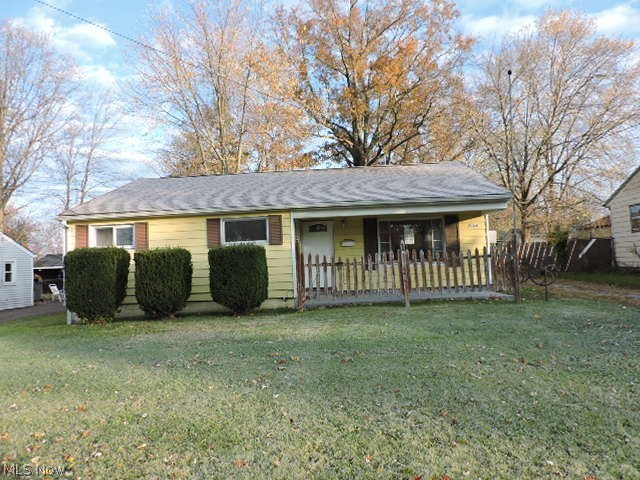 This Brownlee woods ranch home has rear family room addition plus eat in kitchen. Living room and three bedrooms with full bath and utility room and 2c garage complete this home. Needs some repairs. Seller will not complete any repairs to the subject property, either lender or buyer requested. The property is sold in AS IS condition. o This property is eligible under the Freddie Mac First Look Initiative through 12/10/2019
Seller is in receipt of multiple offers. Highest and best is due by 10 AM on 01 21 2020 via email.