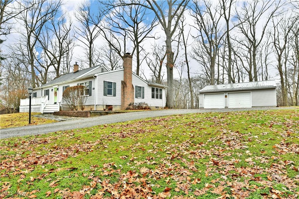 Photo of 2613 Cadwallader Sonk Road, Cortland, OH 44410 (MLS # 5181381)