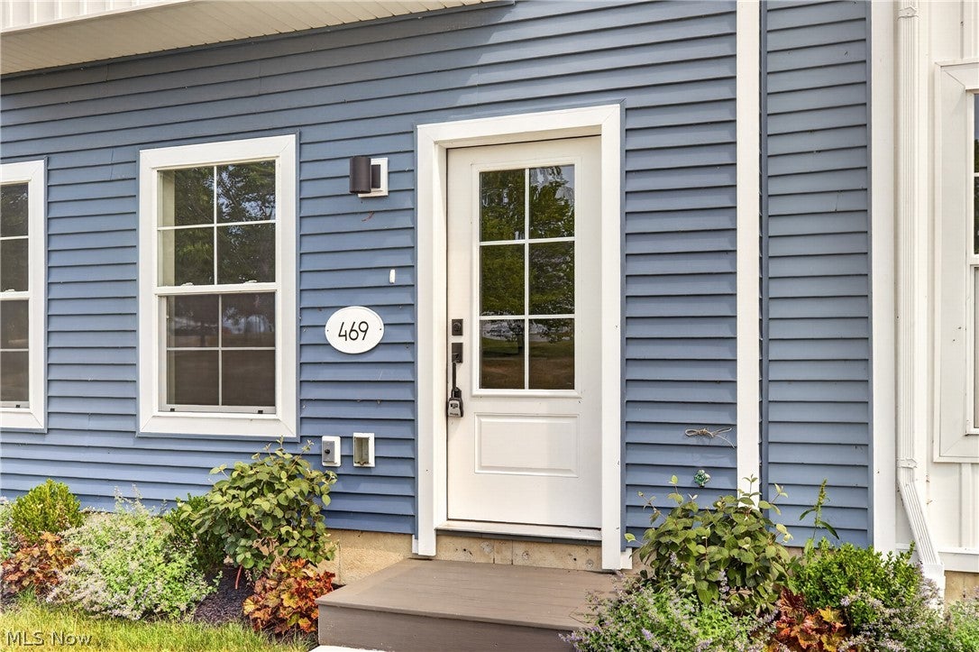 469 Harbor Lane