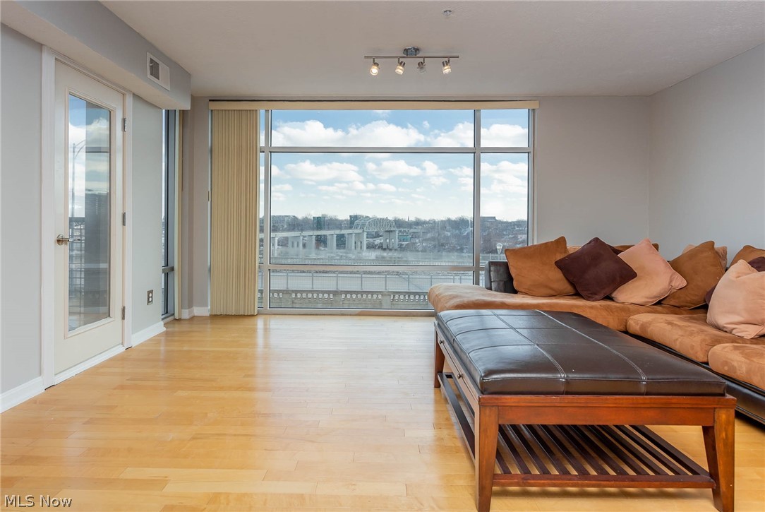 Stonebridge Towers - Residential