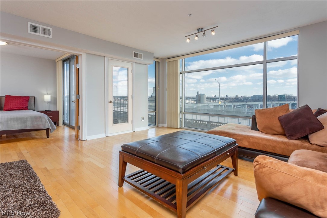 Stonebridge Towers - Residential