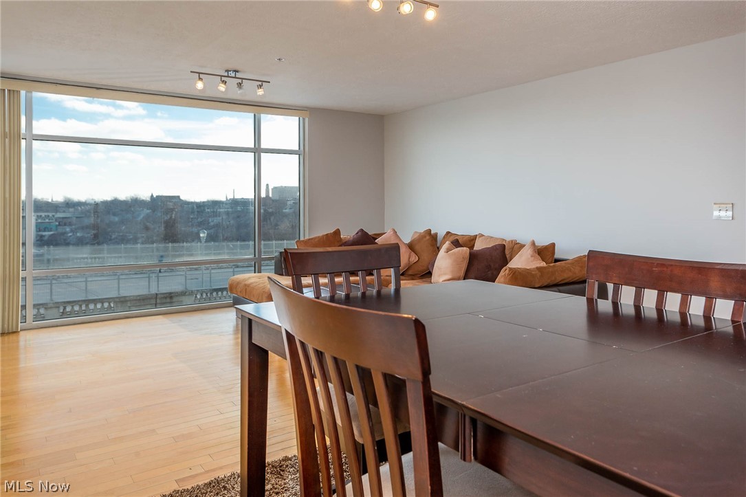 Stonebridge Towers - Residential