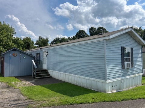 Photo of 200 S Blackwood Drive, Zanesville, OH 43701 (MLS # 5239382)
