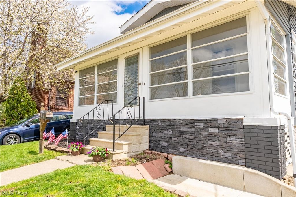 Photo of 350 Lindy Lane Avenue NW, North Canton, OH 44720 (MLS # 5200239)