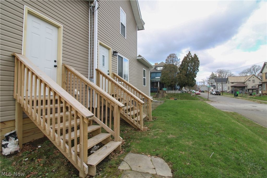 Photo of 900 S Seneca Avenue, Alliance, OH 44601 (MLS # 5195765)