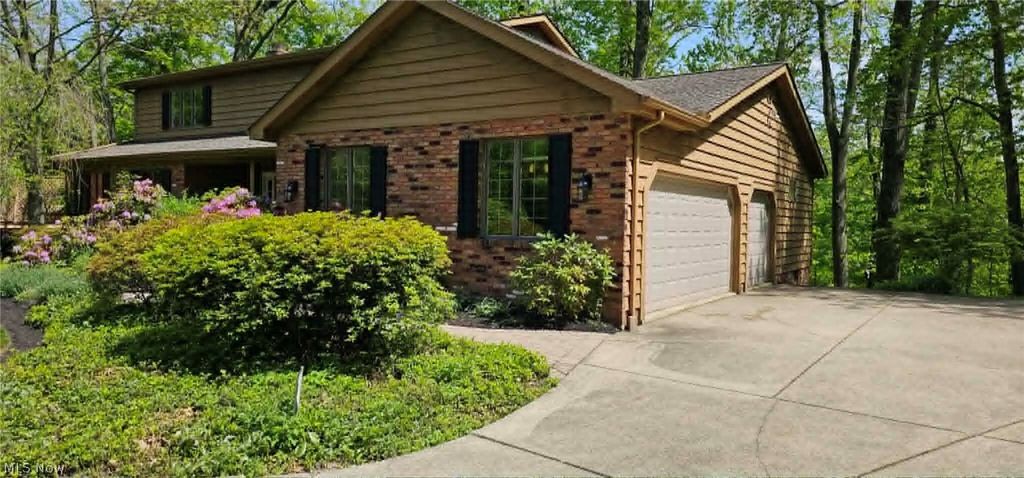 Photo of 35970 Timber Ridge Lane, Willoughby, OH 44094 (MLS # 5211940)