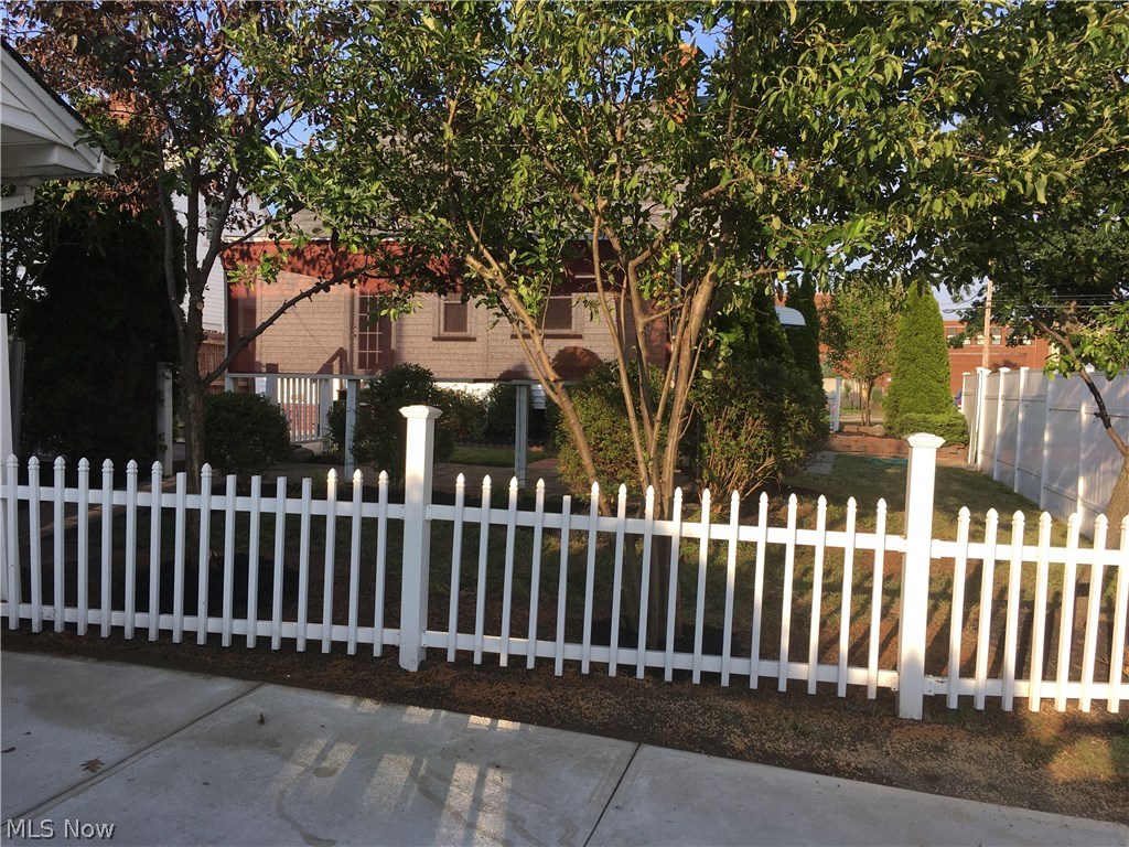 H A Stahl Props Cos Ridgewoo - Residential