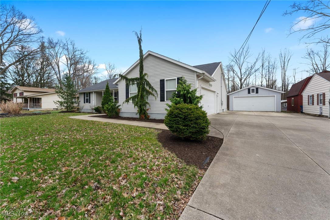1737 Lucretia Drive, Girard, Ohio image 2