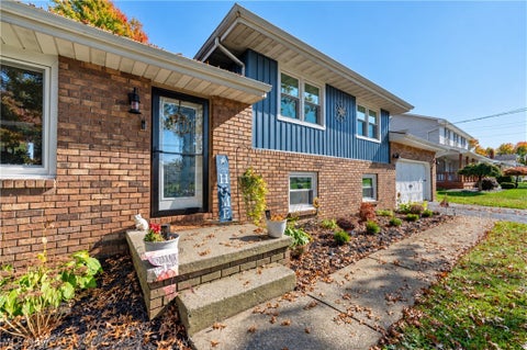 Tiny photo for 171 Fair Meadow Drive, Austintown, OH 44515 (MLS # 5255664)