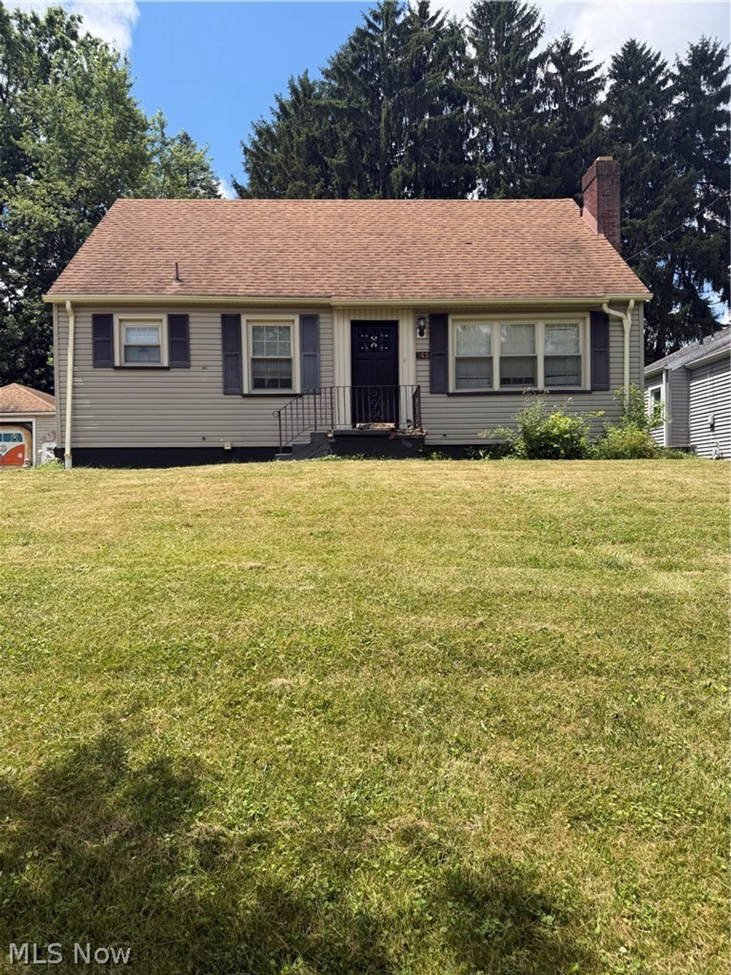 Photo of 142 S Edgehill Ave, Youngstown, OH 44515 (MLS # 5226083)