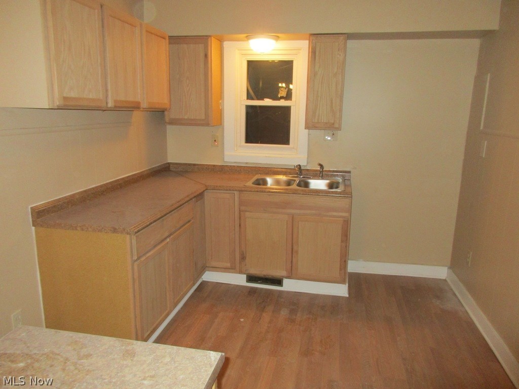 Laura H Stewarts - Residential Lease