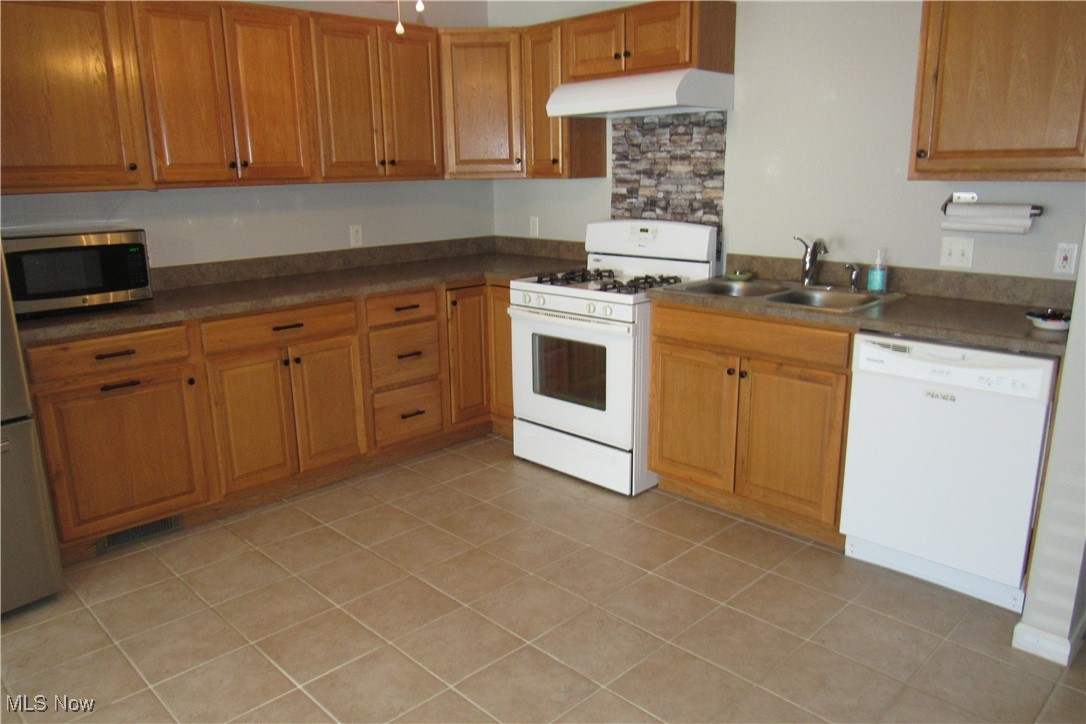 Vanna Shores Condo Bldg 16 Ph - Residential