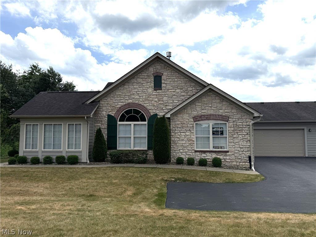 Photo of 1203 River Glen Drive NE, Warren, OH 44484 (MLS # 5215233)