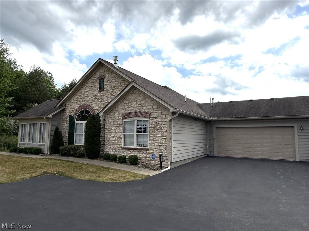 Photo of 1203 River Glen Drive NE, Warren, OH 44484 (MLS # 5215233)