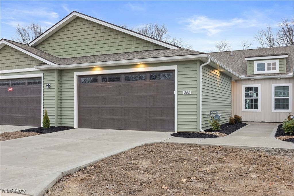 Photo of 208 Alexander Drive, Elyria, OH 44035 (MLS # 5180209)