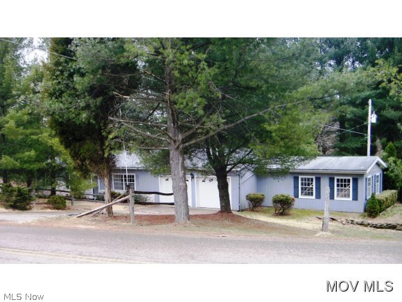 One floor plan. Large living room that opens to the dining room. Large kitchen. Master bedroom has a full bath and walk-in closet. Extra large 2 car garage. Off the garage is a "man cave" room ready to be completed. Laminate flooring is there to be placed. Large deck off the back of the house nestled in the beautiful setting. Large pole building on the back acreage. Elem: Barlow-Vincent Elementary Scho Elem/Bus: Y JrHigh: Warren Middle JrHigh/Bus: Y High: Warren High School High/Bus: Y Fire: VOL Police: SHF PossFreeGas: N ;SQFT=Fin L1:1728, Fin Above:1728, Fin Total:1728, Unfin Above:0;GAR= 2 Car Att