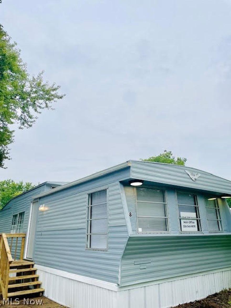 Newly remodeled 1977 Holly Park mobile home located in Briarwood Estates Mobile Home Community in Mansfield. The home has 2 bed/1 bath. Water and sewer are metered. Trash is included in lot rent.