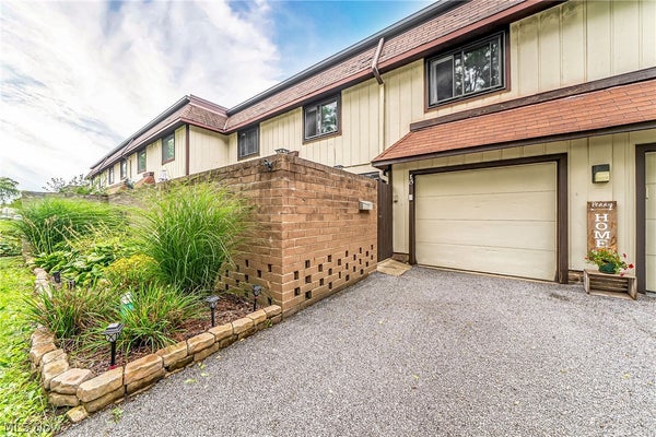 9956 JOHNNYCAKE RIDGE RD APT E15, CONCORD TOWNSHIP, OH 44077 - Image 433bc4c8f481bb76144aa2d9cc88619c/3465188511
