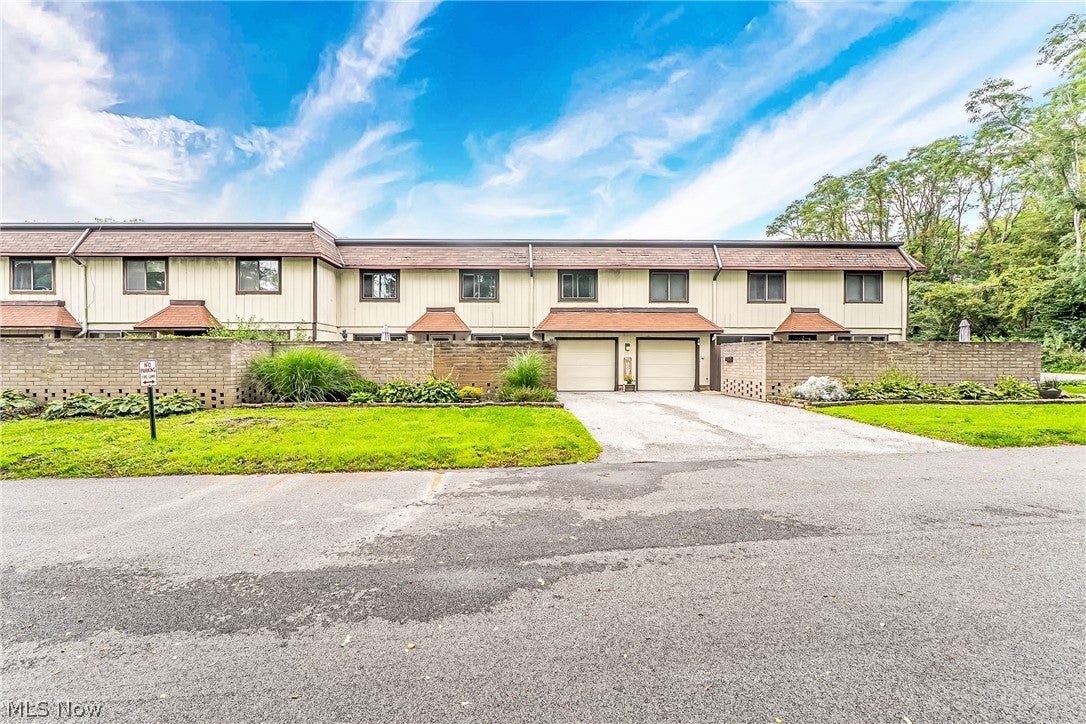 9956 Johnnycake Ridge Road E15