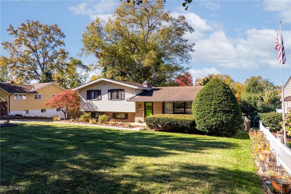 Photo of 620 Woodland Avenue, Wadsworth, OH 44281 (MLS # 5158674)