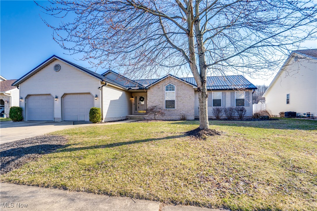 316 Creekside Road, New Philadelphia, Ohio image 2