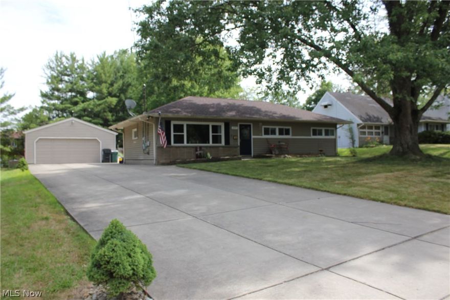 Beautiful, ready to move in condition on this updated ranch home.  3  Bedroom, 1  1/2 bath.  Updates through-out, newer roof.  Very well maintained, and ready
for your family  to move right in.