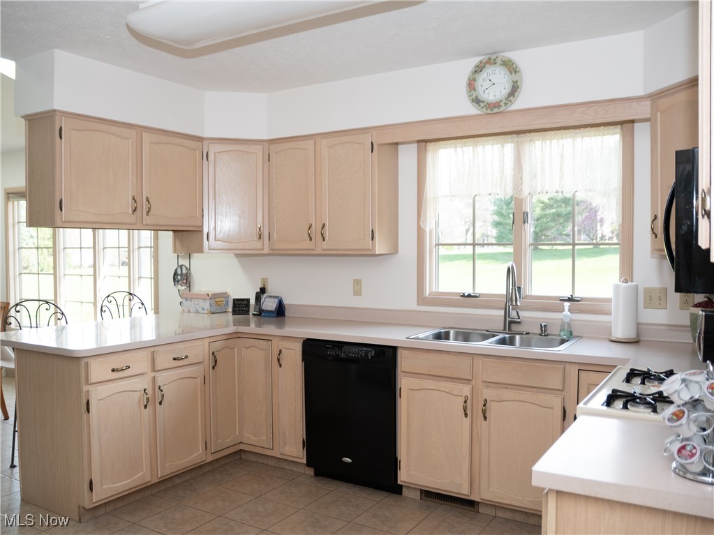 5481 Walnut Grove Circle, Struthers, Ohio image 4