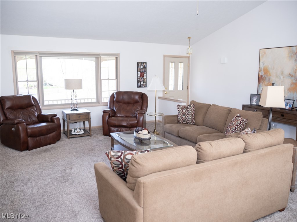 5481 Walnut Grove Circle, Struthers, Ohio image 12