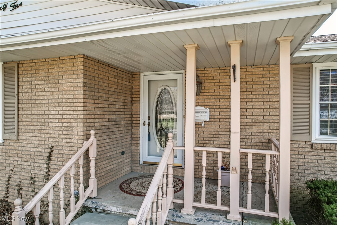 865 Almasy Drive, Campbell, Ohio image 4